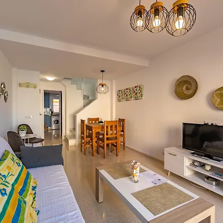 Surla Pajaro Duplex, Sea Views & Pool Daire *